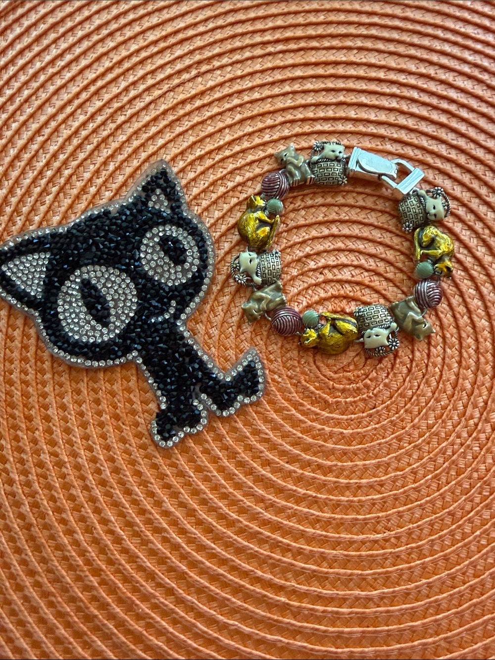 Bracelet with cat beaded / sharm  vintage
